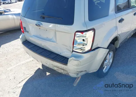 2009 Ford Escape Xlt from USA, damaged, VIN 1FMCU03729KA03800
